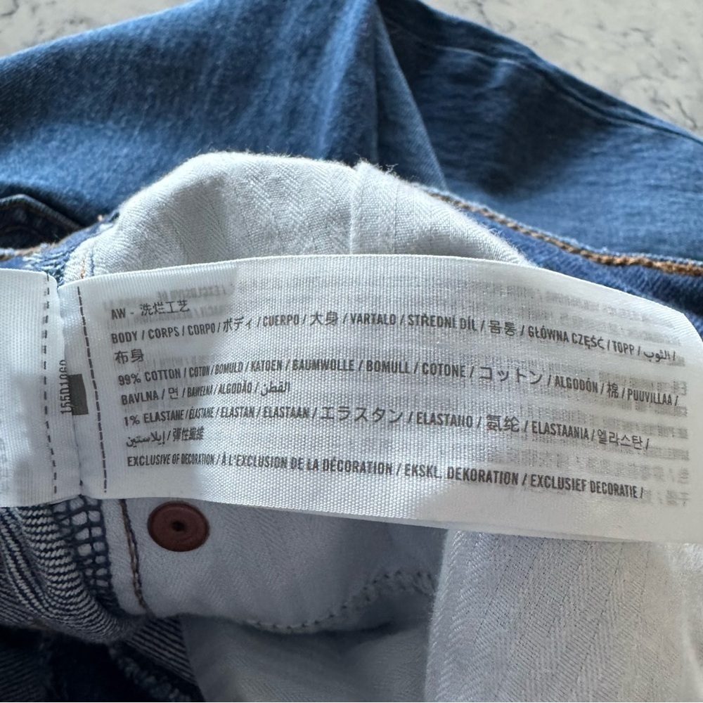 Abercrombie & Fitch Ultra High Rise 90s Straight Jean
Color: DARK - Picture 6 of 7